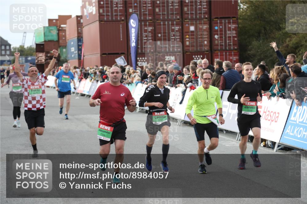 03.10.2025 - Köhlbrandbrückenlauf Yannick Fuchs http://msf.ph/oto/8984057 03.10.2025 16:08:12 Ziel 7019, 7285, 7310, 7311, 7449, 7506, 8265 meine-sportfotos.de