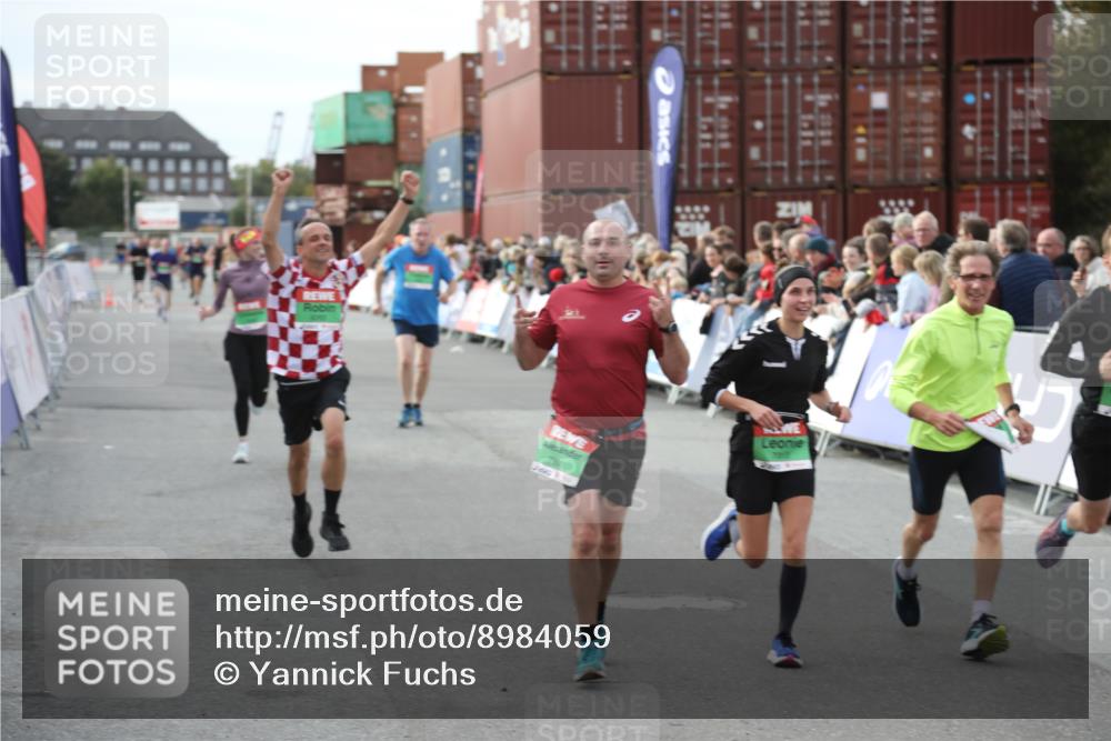 03.10.2025 - Köhlbrandbrückenlauf Yannick Fuchs http://msf.ph/oto/8984059 03.10.2025 16:08:12 Ziel 7019, 7285, 7310, 7311, 7449, 7506, 8265 meine-sportfotos.de