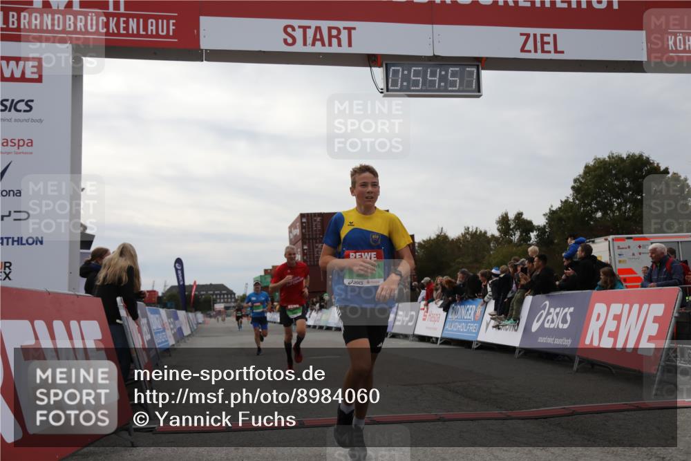 03.10.2025 - Köhlbrandbrückenlauf Yannick Fuchs http://msf.ph/oto/8984060 03.10.2025 15:54:55 Ziel 7010, 7597, 7809, 8872, 9481, 9590, 9594 meine-sportfotos.de