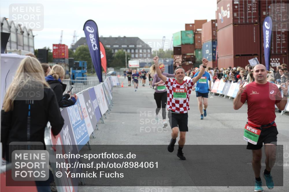 03.10.2025 - Köhlbrandbrückenlauf Yannick Fuchs http://msf.ph/oto/8984061 03.10.2025 16:08:12 Ziel 7019, 7285, 7310, 7311, 7449, 7506, 8265 meine-sportfotos.de