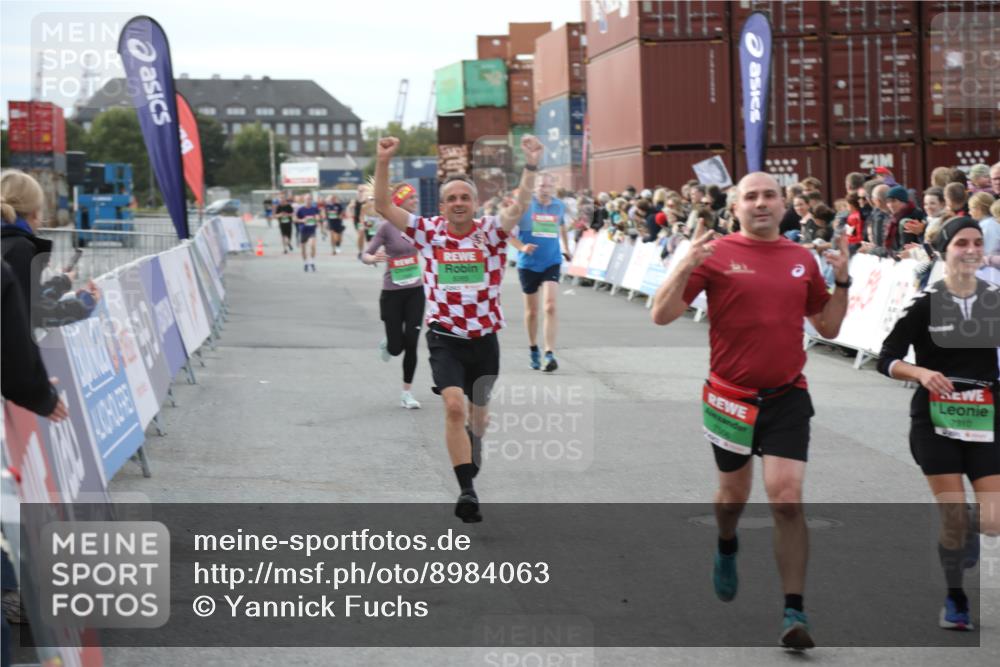 03.10.2025 - Köhlbrandbrückenlauf Yannick Fuchs http://msf.ph/oto/8984063 03.10.2025 16:08:13 Ziel 7019, 7285, 7310, 7311, 7449, 7506, 8265 meine-sportfotos.de