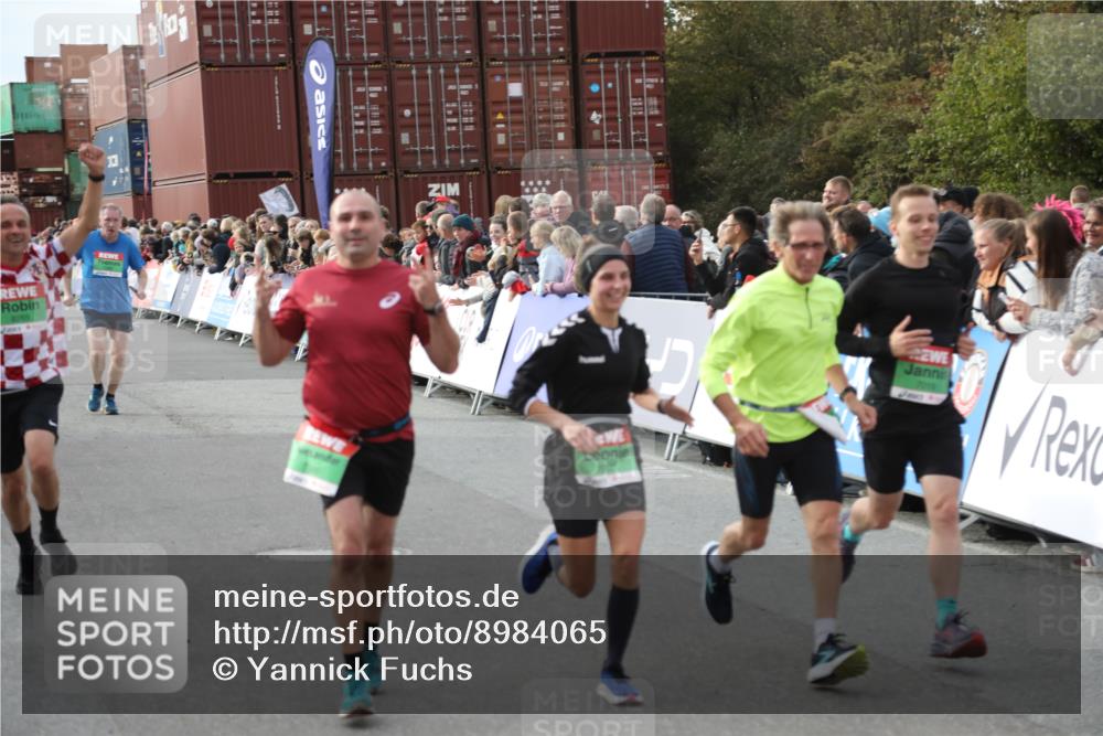 03.10.2025 - Köhlbrandbrückenlauf Yannick Fuchs http://msf.ph/oto/8984065 03.10.2025 16:08:13 Ziel 7019, 7285, 7310, 7311, 7449, 7506, 8265 meine-sportfotos.de