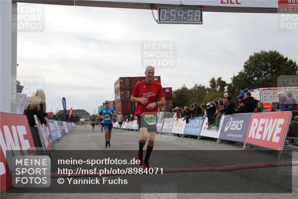 03.10.2025 - Köhlbrandbrückenlauf Yannick Fuchs http://msf.ph/oto/8984071 03.10.2025 15:54:56 Ziel 7010, 7597, 8872, 9481, 9590, 9594 meine-sportfotos.de