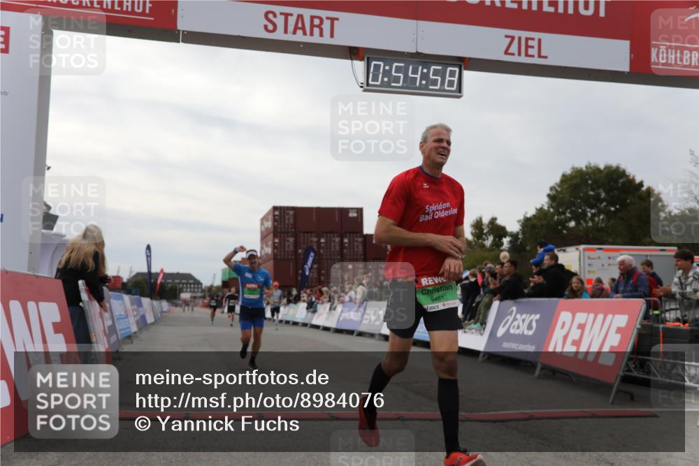 03.10.2025 - Köhlbrandbrückenlauf Yannick Fuchs http://msf.ph/oto/8984076 03.10.2025 15:54:57 Ziel 7010, 7597, 8872, 9481, 9590, 9594 meine-sportfotos.de