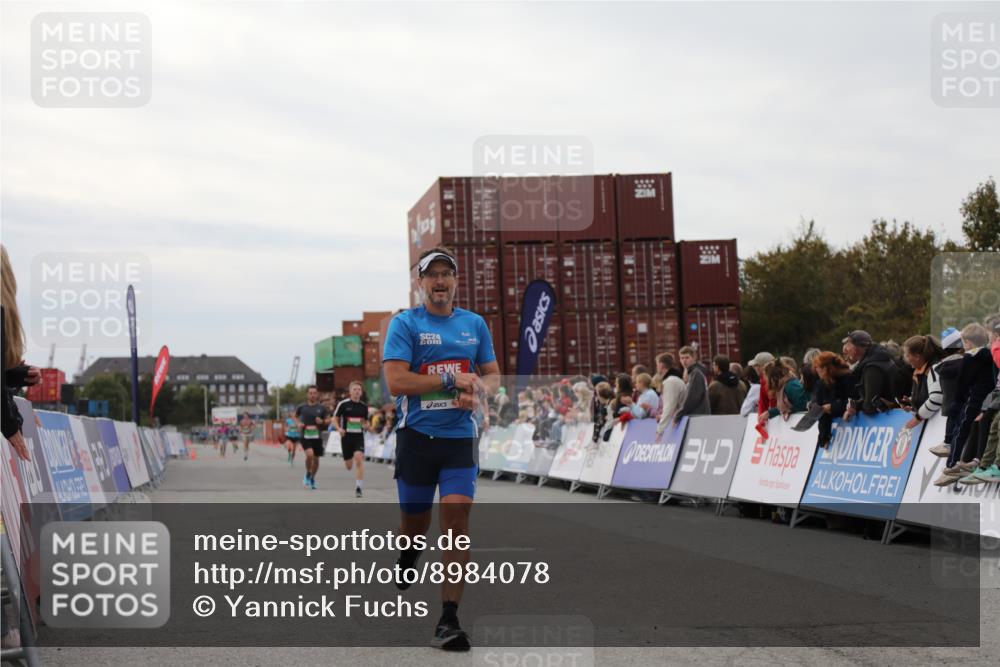 03.10.2025 - Köhlbrandbrückenlauf Yannick Fuchs http://msf.ph/oto/8984078 03.10.2025 15:54:57 Ziel 7010, 7597, 8872, 9481, 9590, 9594 meine-sportfotos.de