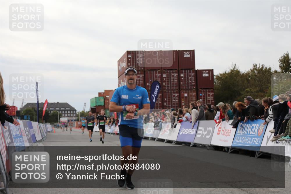 03.10.2025 - Köhlbrandbrückenlauf Yannick Fuchs http://msf.ph/oto/8984080 03.10.2025 15:54:57 Ziel 7010, 7597, 8872, 9481, 9590, 9594 meine-sportfotos.de
