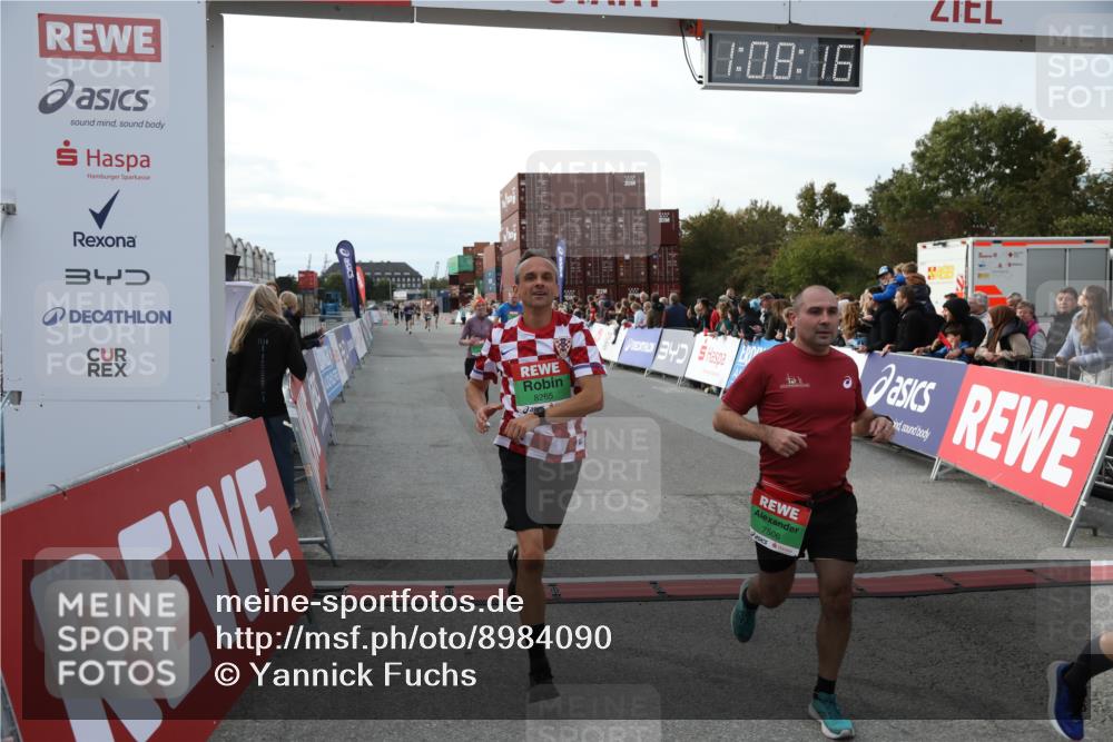 03.10.2025 - Köhlbrandbrückenlauf Yannick Fuchs http://msf.ph/oto/8984090 03.10.2025 16:08:15 Ziel 7019, 7285, 7310, 7311, 7449, 7506, 8265 meine-sportfotos.de