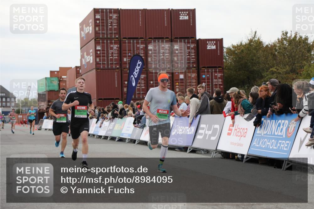 03.10.2025 - Köhlbrandbrückenlauf Yannick Fuchs http://msf.ph/oto/8984095 03.10.2025 15:55:00 Ziel 7010, 7040, 7597, 9590, 9594 meine-sportfotos.de
