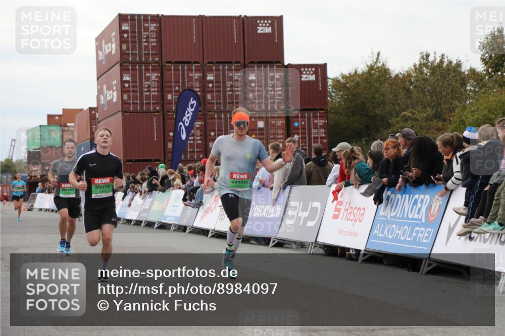 03.10.2025 - Köhlbrandbrückenlauf Yannick Fuchs http://msf.ph/oto/8984097 03.10.2025 15:55:00 Ziel 7010, 7040, 7597, 9590, 9594 meine-sportfotos.de