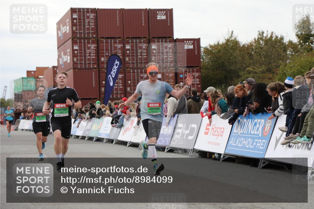 03.10.2025 - Köhlbrandbrückenlauf Yannick Fuchs http://msf.ph/oto/8984099 03.10.2025 15:55:00 Ziel 7010, 7040, 7597, 9590, 9594 meine-sportfotos.de