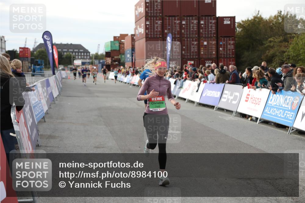 03.10.2025 - Köhlbrandbrückenlauf Yannick Fuchs http://msf.ph/oto/8984100 03.10.2025 16:08:16 Ziel 7019, 7285, 7310, 7311, 7449, 7506, 8265 meine-sportfotos.de