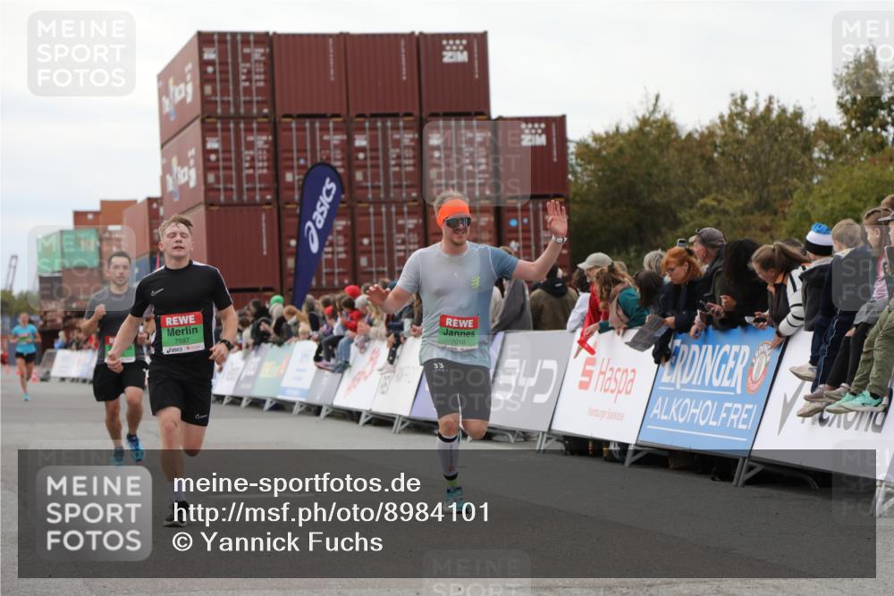 03.10.2025 - Köhlbrandbrückenlauf Yannick Fuchs http://msf.ph/oto/8984101 03.10.2025 15:55:00 Ziel 7010, 7040, 7597, 9590, 9594 meine-sportfotos.de