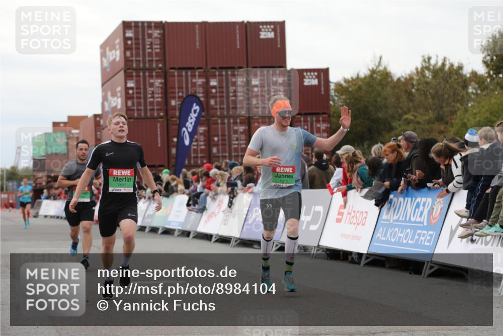 03.10.2025 - Köhlbrandbrückenlauf Yannick Fuchs http://msf.ph/oto/8984104 03.10.2025 15:55:00 Ziel 7010, 7040, 7597, 9590, 9594 meine-sportfotos.de