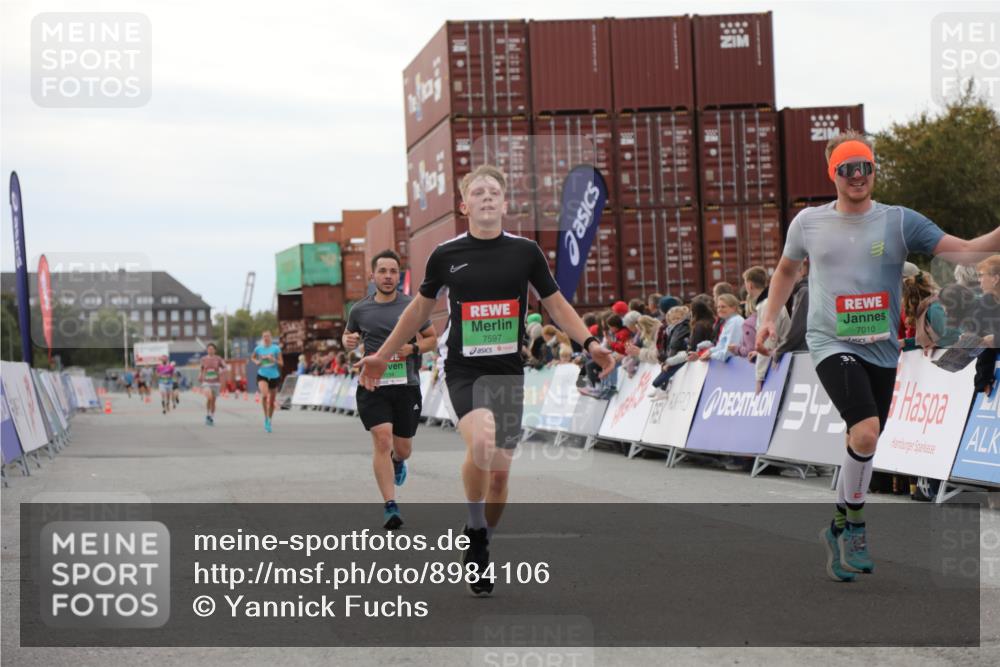 03.10.2025 - Köhlbrandbrückenlauf Yannick Fuchs http://msf.ph/oto/8984106 03.10.2025 15:55:01 Ziel 7010, 7040, 7597, 7898, 9590, 9594 meine-sportfotos.de