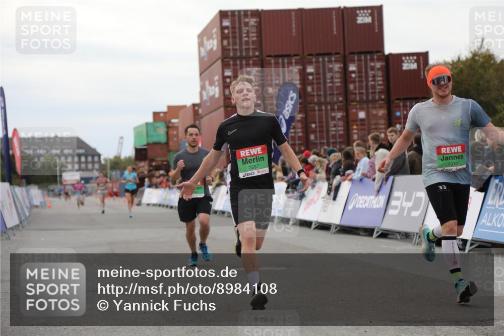 03.10.2025 - Köhlbrandbrückenlauf Yannick Fuchs http://msf.ph/oto/8984108 03.10.2025 15:55:01 Ziel 7010, 7040, 7597, 7898, 9590, 9594 meine-sportfotos.de