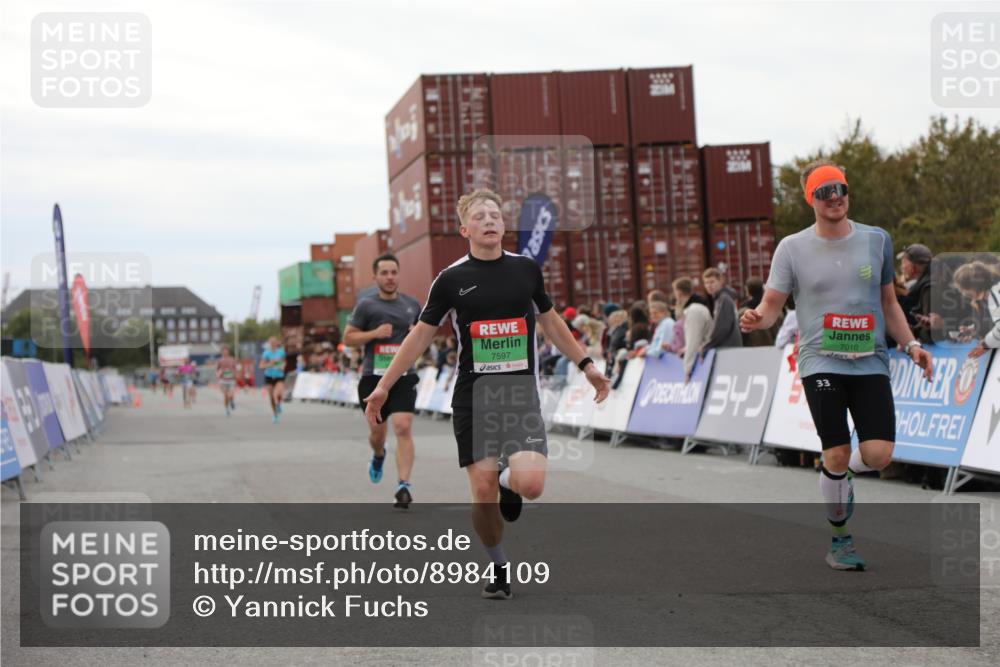 03.10.2025 - Köhlbrandbrückenlauf Yannick Fuchs http://msf.ph/oto/8984109 03.10.2025 15:55:01 Ziel 7010, 7040, 7597, 7898, 9590, 9594 meine-sportfotos.de
