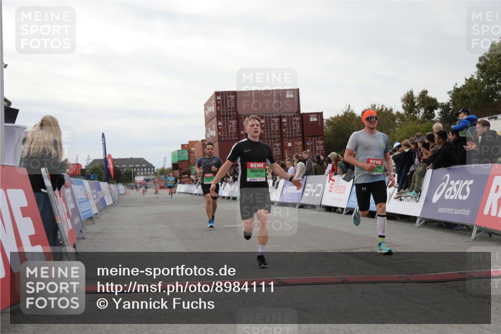 03.10.2025 - Köhlbrandbrückenlauf Yannick Fuchs http://msf.ph/oto/8984111 03.10.2025 15:55:01 Ziel 7010, 7040, 7597, 7898, 9590, 9594 meine-sportfotos.de