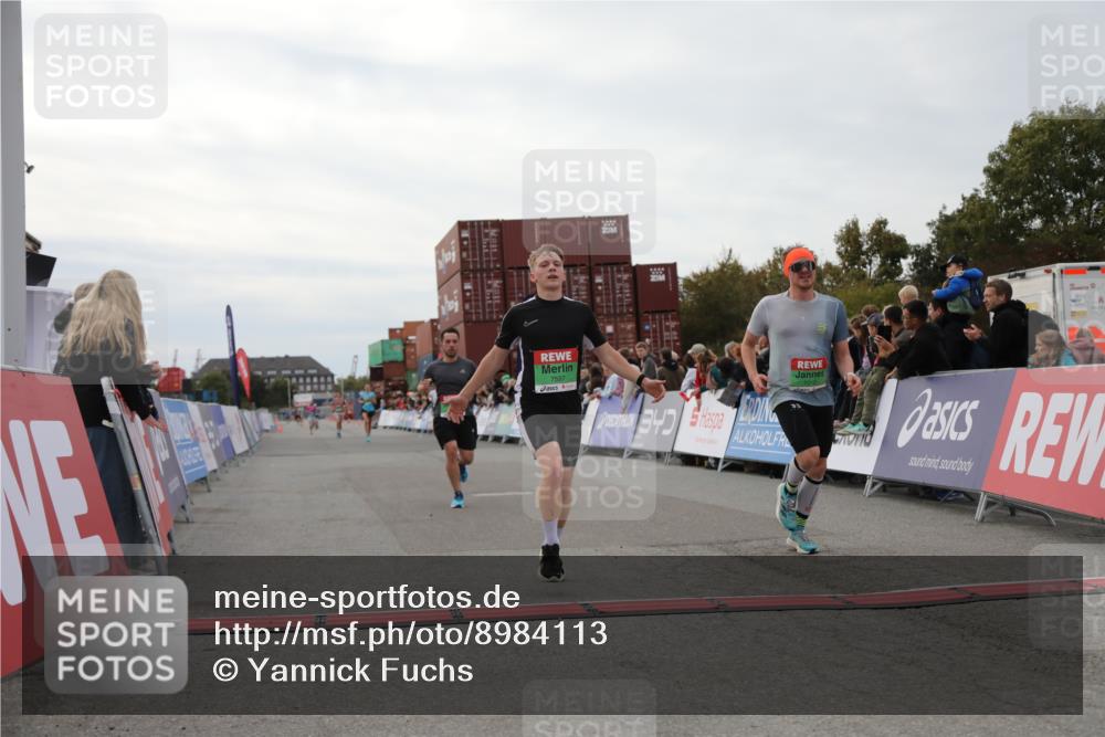 03.10.2025 - Köhlbrandbrückenlauf Yannick Fuchs http://msf.ph/oto/8984113 03.10.2025 15:55:01 Ziel 7010, 7040, 7597, 7898, 9590, 9594 meine-sportfotos.de