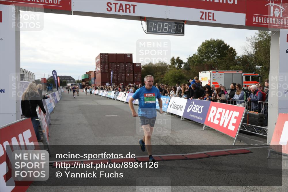 03.10.2025 - Köhlbrandbrückenlauf Yannick Fuchs http://msf.ph/oto/8984126 03.10.2025 16:08:19 Ziel 7285, 7314, 7349, 7449 meine-sportfotos.de