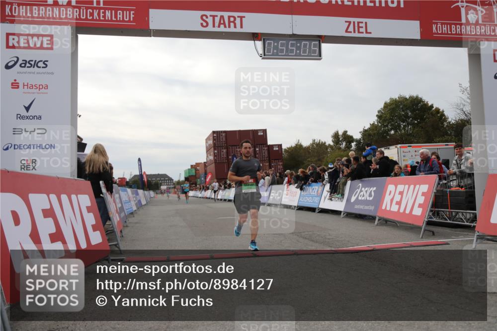 03.10.2025 - Köhlbrandbrückenlauf Yannick Fuchs http://msf.ph/oto/8984127 03.10.2025 15:55:03 Ziel 7010, 7040, 7597, 7898, 9594 meine-sportfotos.de
