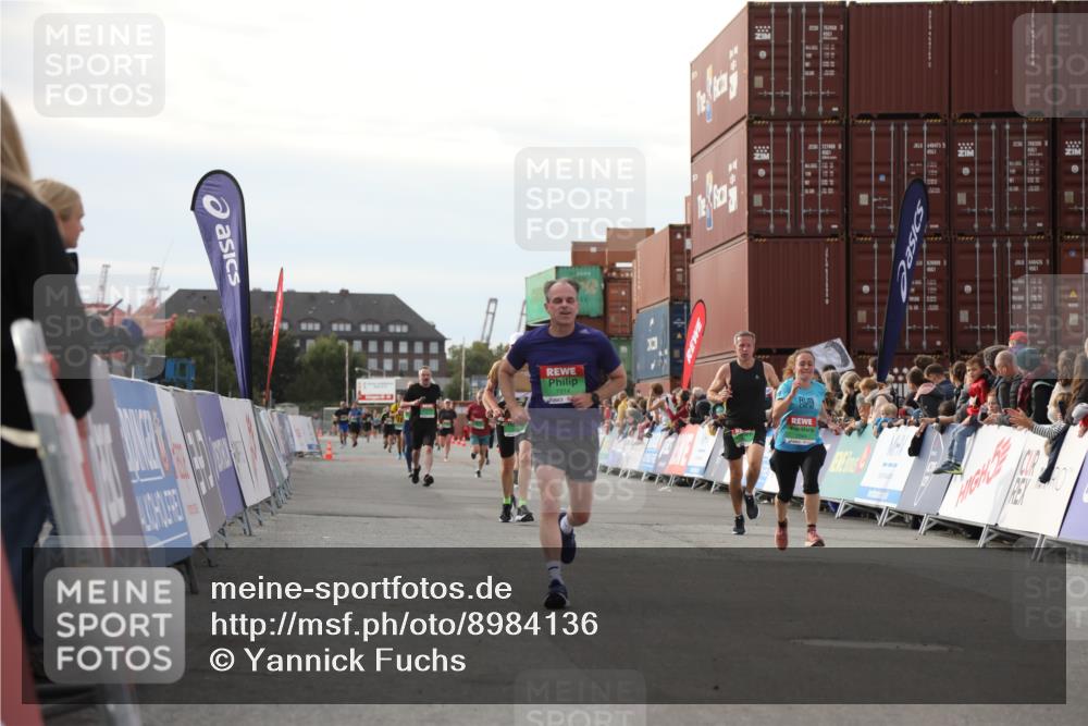 03.10.2025 - Köhlbrandbrückenlauf Yannick Fuchs http://msf.ph/oto/8984136 03.10.2025 16:08:24 Ziel 7314, 7349, 7423, 7594, 9110 meine-sportfotos.de