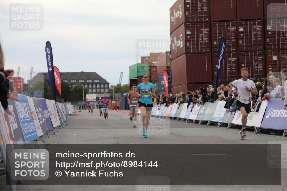 03.10.2025 - Köhlbrandbrückenlauf Yannick Fuchs http://msf.ph/oto/8984144 03.10.2025 15:55:06 Ziel 7040, 7100, 7898, 9594 meine-sportfotos.de