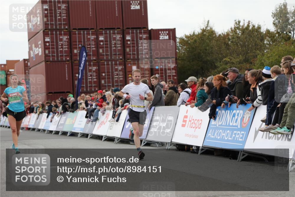 03.10.2025 - Köhlbrandbrückenlauf Yannick Fuchs http://msf.ph/oto/8984151 03.10.2025 15:55:07 Ziel 7040, 7053, 7100, 7898, 9594 meine-sportfotos.de