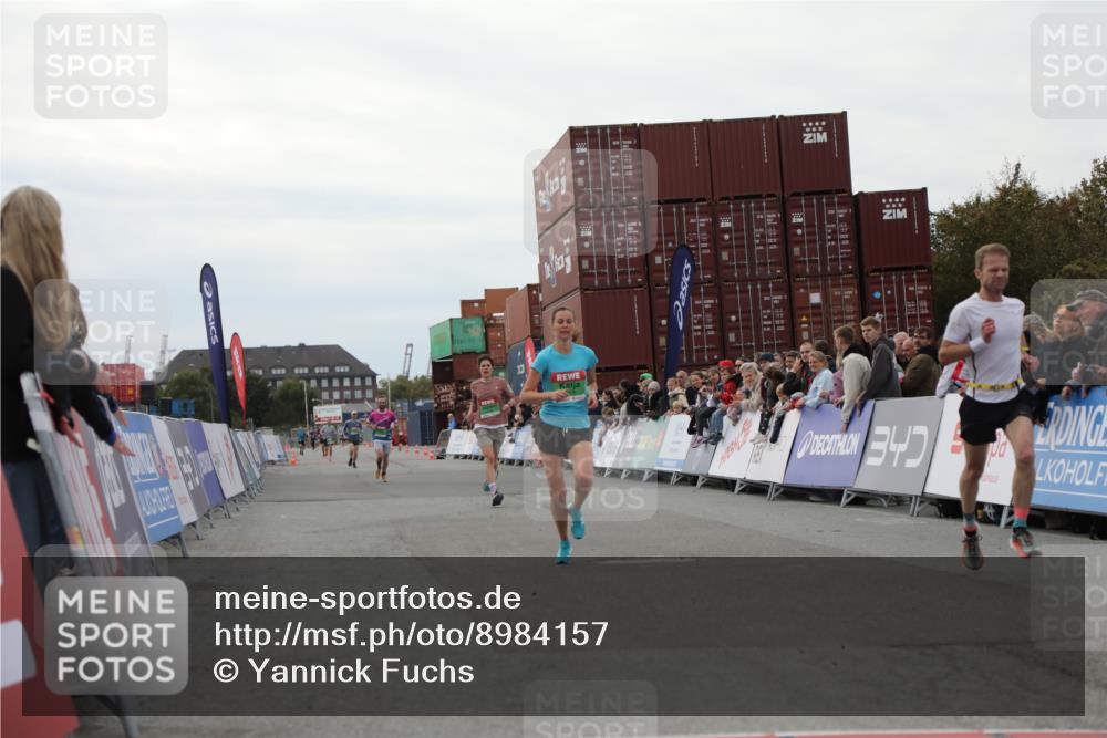 03.10.2025 - Köhlbrandbrückenlauf Yannick Fuchs http://msf.ph/oto/8984157 03.10.2025 15:55:08 Ziel 7040, 7053, 7100, 7898 meine-sportfotos.de