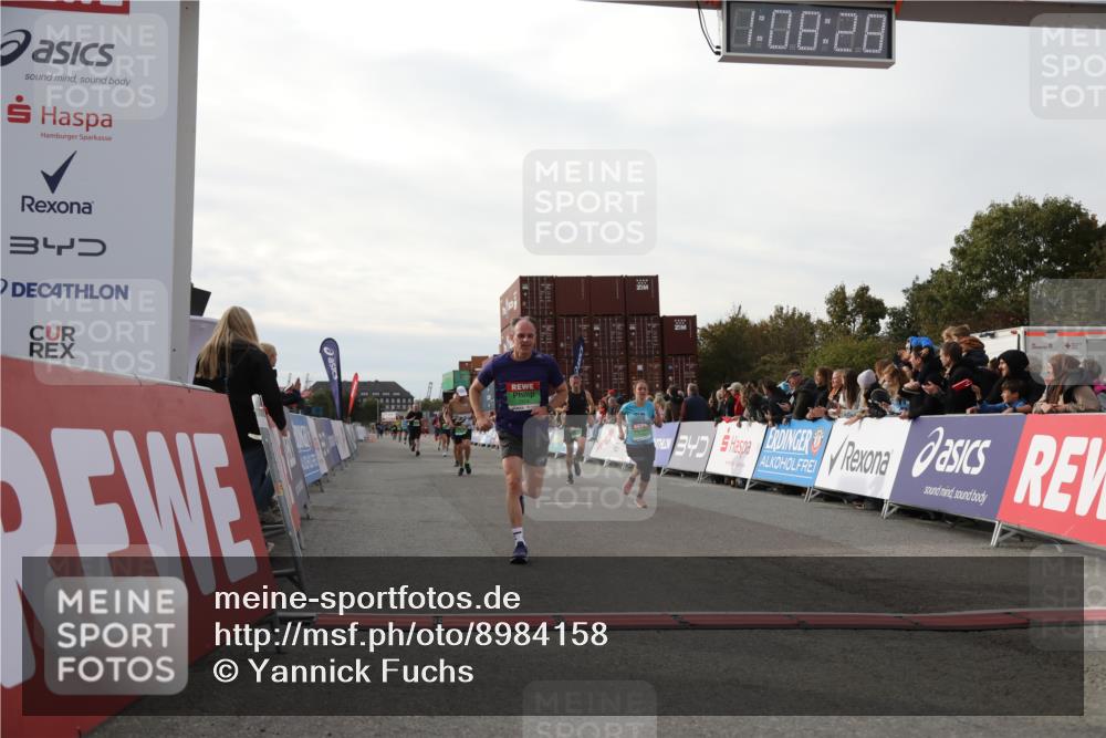 03.10.2025 - Köhlbrandbrückenlauf Yannick Fuchs http://msf.ph/oto/8984158 03.10.2025 16:08:26 Ziel 7314, 7349, 7423, 7594, 7708, 7851, 8778, 9110 meine-sportfotos.de