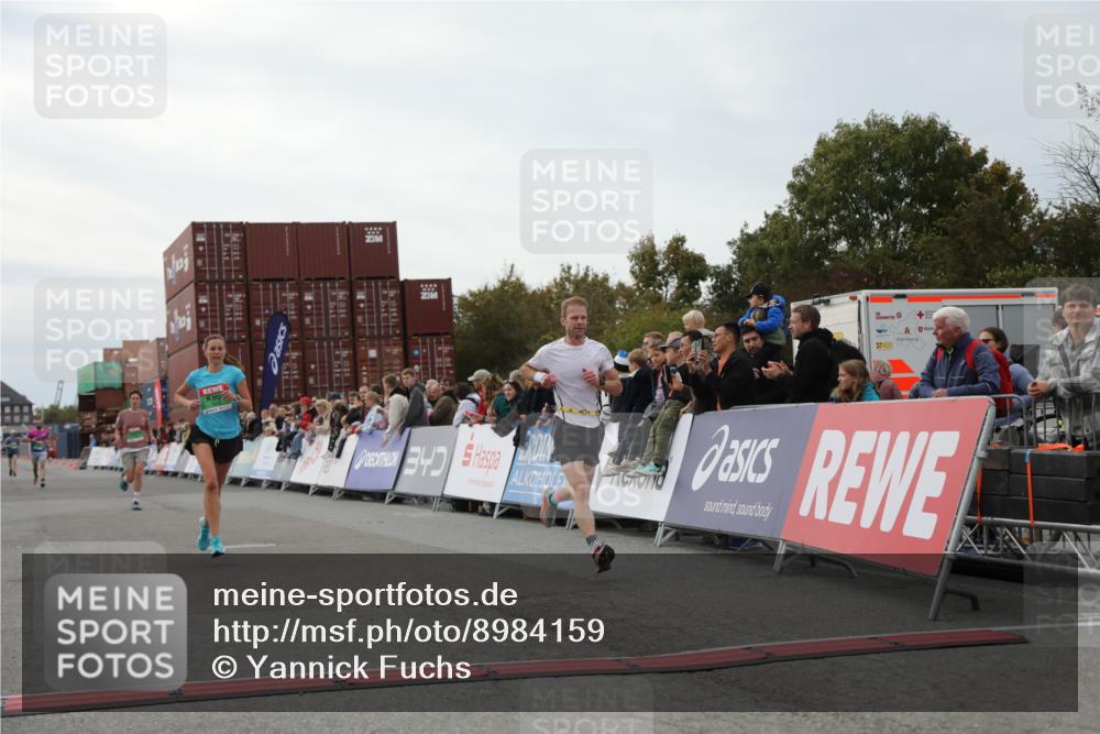 03.10.2025 - Köhlbrandbrückenlauf Yannick Fuchs http://msf.ph/oto/8984159 03.10.2025 15:55:08 Ziel 7040, 7053, 7100, 7898 meine-sportfotos.de