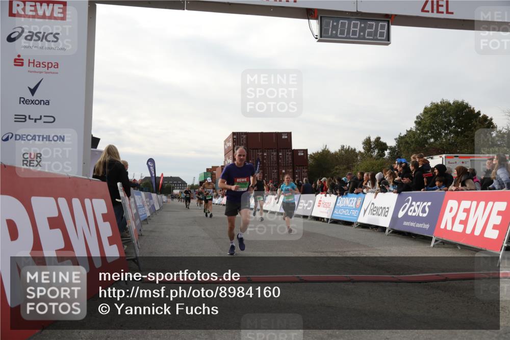 03.10.2025 - Köhlbrandbrückenlauf Yannick Fuchs http://msf.ph/oto/8984160 03.10.2025 16:08:26 Ziel 7314, 7349, 7423, 7594, 7708, 7851, 8778, 9110 meine-sportfotos.de