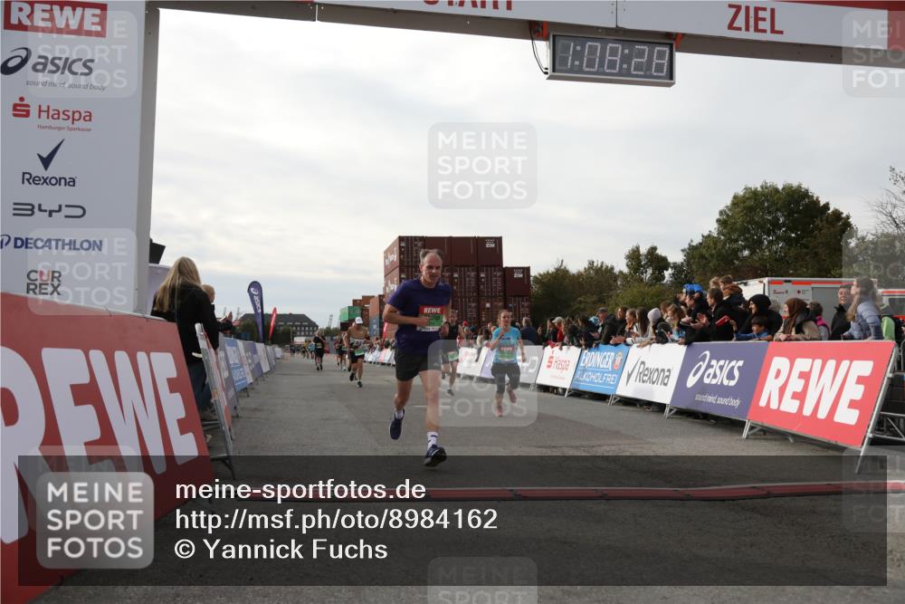 03.10.2025 - Köhlbrandbrückenlauf Yannick Fuchs http://msf.ph/oto/8984162 03.10.2025 16:08:26 Ziel 7314, 7349, 7423, 7594, 7708, 7851, 8778, 9110 meine-sportfotos.de