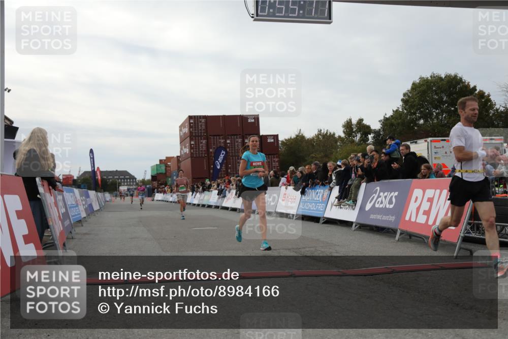 03.10.2025 - Köhlbrandbrückenlauf Yannick Fuchs http://msf.ph/oto/8984166 03.10.2025 15:55:09 Ziel 7040, 7053, 7100, 7898 meine-sportfotos.de