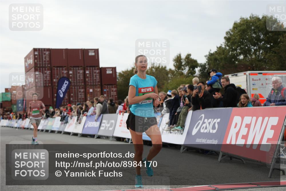 03.10.2025 - Köhlbrandbrückenlauf Yannick Fuchs http://msf.ph/oto/8984170 03.10.2025 15:55:10 Ziel 7040, 7053, 7100, 7898 meine-sportfotos.de