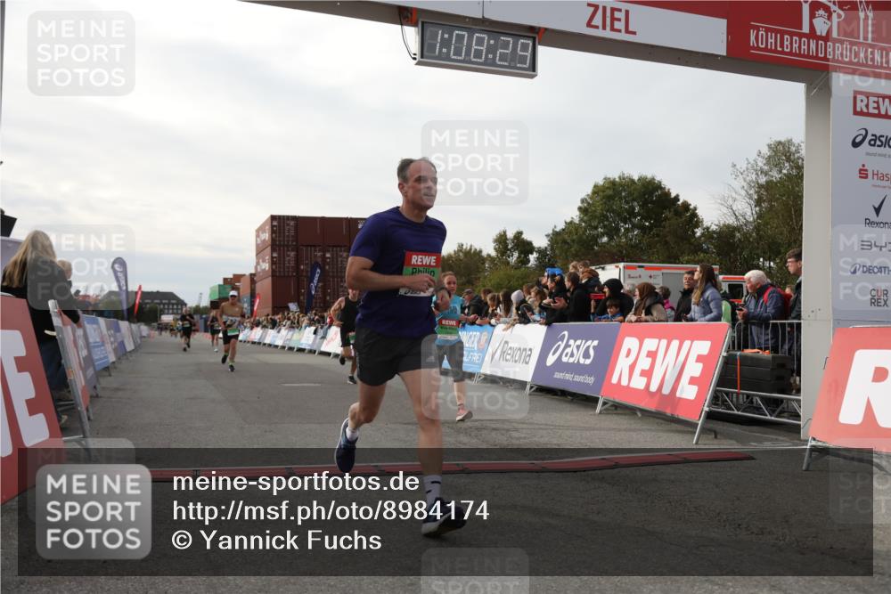 03.10.2025 - Köhlbrandbrückenlauf Yannick Fuchs http://msf.ph/oto/8984174 03.10.2025 16:08:27 Ziel 7314, 7349, 7423, 7594, 7708, 7851, 8279, 8778, 9110 meine-sportfotos.de