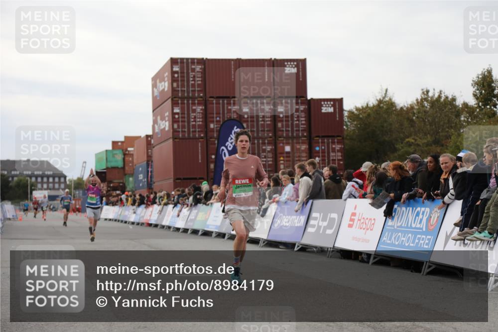 03.10.2025 - Köhlbrandbrückenlauf Yannick Fuchs http://msf.ph/oto/8984179 03.10.2025 15:55:11 Ziel 7040, 7053, 7100, 7898 meine-sportfotos.de