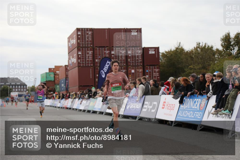 03.10.2025 - Köhlbrandbrückenlauf Yannick Fuchs http://msf.ph/oto/8984181 03.10.2025 15:55:11 Ziel 7040, 7053, 7100, 7898 meine-sportfotos.de