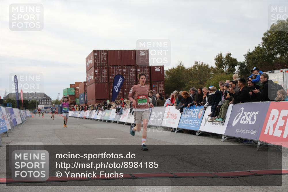 03.10.2025 - Köhlbrandbrückenlauf Yannick Fuchs http://msf.ph/oto/8984185 03.10.2025 15:55:12 Ziel 7040, 7053, 7100, 7898 meine-sportfotos.de