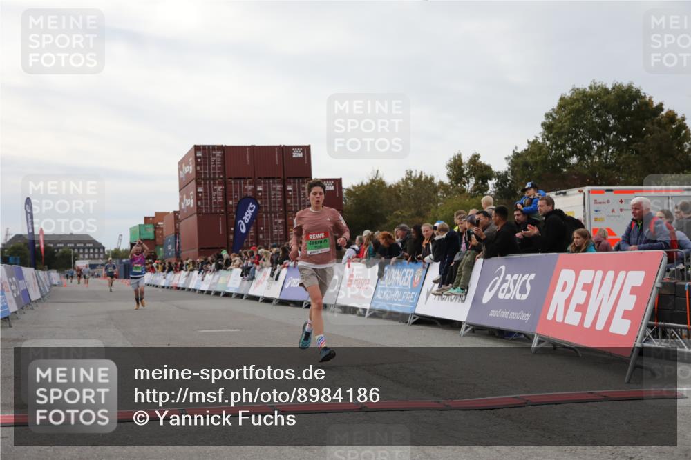 03.10.2025 - Köhlbrandbrückenlauf Yannick Fuchs http://msf.ph/oto/8984186 03.10.2025 15:55:12 Ziel 7040, 7053, 7100, 7898 meine-sportfotos.de