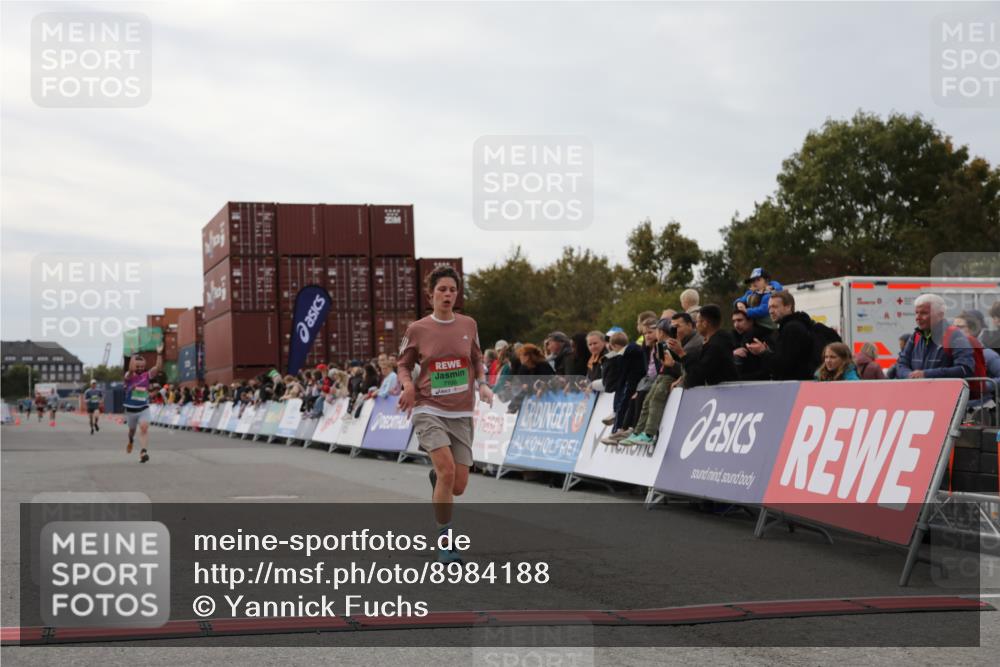 03.10.2025 - Köhlbrandbrückenlauf Yannick Fuchs http://msf.ph/oto/8984188 03.10.2025 15:55:12 Ziel 7040, 7053, 7100, 7898 meine-sportfotos.de