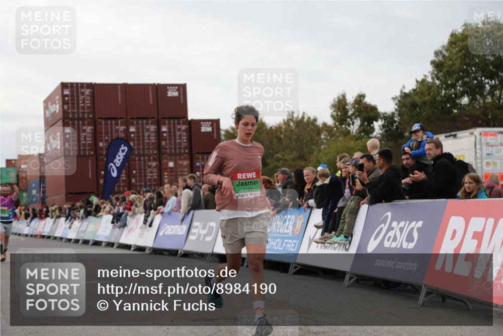 03.10.2025 - Köhlbrandbrückenlauf Yannick Fuchs http://msf.ph/oto/8984190 03.10.2025 15:55:12 Ziel 7040, 7053, 7100, 7898 meine-sportfotos.de