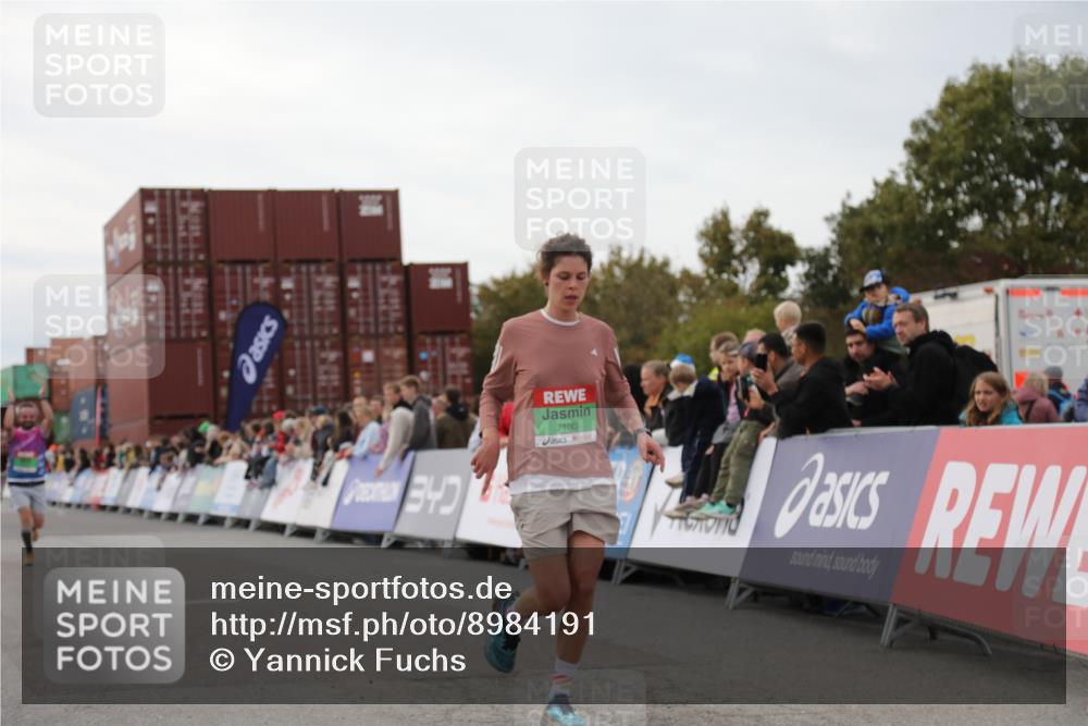 03.10.2025 - Köhlbrandbrückenlauf Yannick Fuchs http://msf.ph/oto/8984191 03.10.2025 15:55:12 Ziel 7040, 7053, 7100, 7898 meine-sportfotos.de