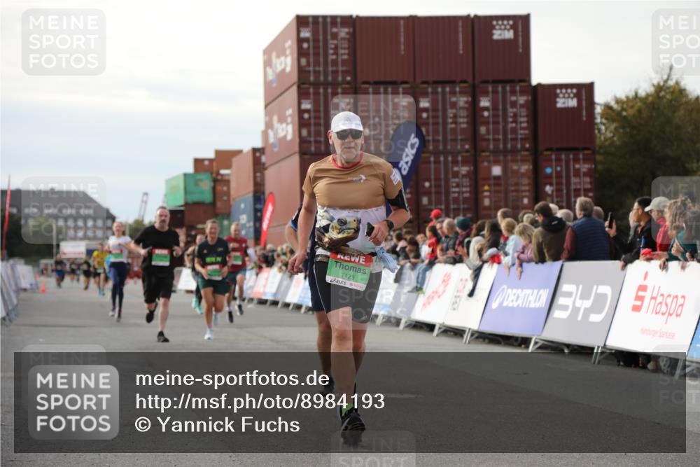 03.10.2025 - Köhlbrandbrückenlauf Yannick Fuchs http://msf.ph/oto/8984193 03.10.2025 16:08:29 Ziel 7314, 7349, 7360, 7423, 7594, 7616, 7708, 7851, 8279, 8778, 9110 meine-sportfotos.de