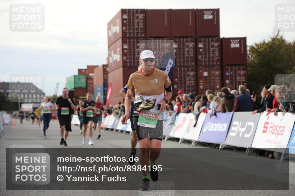 03.10.2025 - Köhlbrandbrückenlauf Yannick Fuchs http://msf.ph/oto/8984195 03.10.2025 16:08:29 Ziel 7314, 7349, 7360, 7423, 7594, 7616, 7708, 7851, 8279, 8778, 9110 meine-sportfotos.de