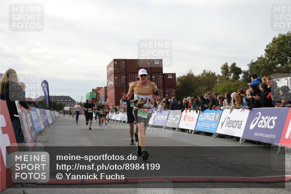 03.10.2025 - Köhlbrandbrückenlauf Yannick Fuchs http://msf.ph/oto/8984199 03.10.2025 16:08:30 Ziel 7314, 7349, 7360, 7423, 7594, 7616, 7708, 7851, 8279, 8778, 9110 meine-sportfotos.de