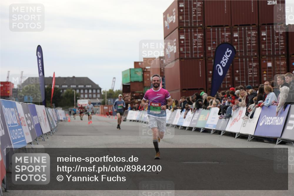 03.10.2025 - Köhlbrandbrückenlauf Yannick Fuchs http://msf.ph/oto/8984200 03.10.2025 15:55:14 Ziel 7053, 7100, 7197 meine-sportfotos.de