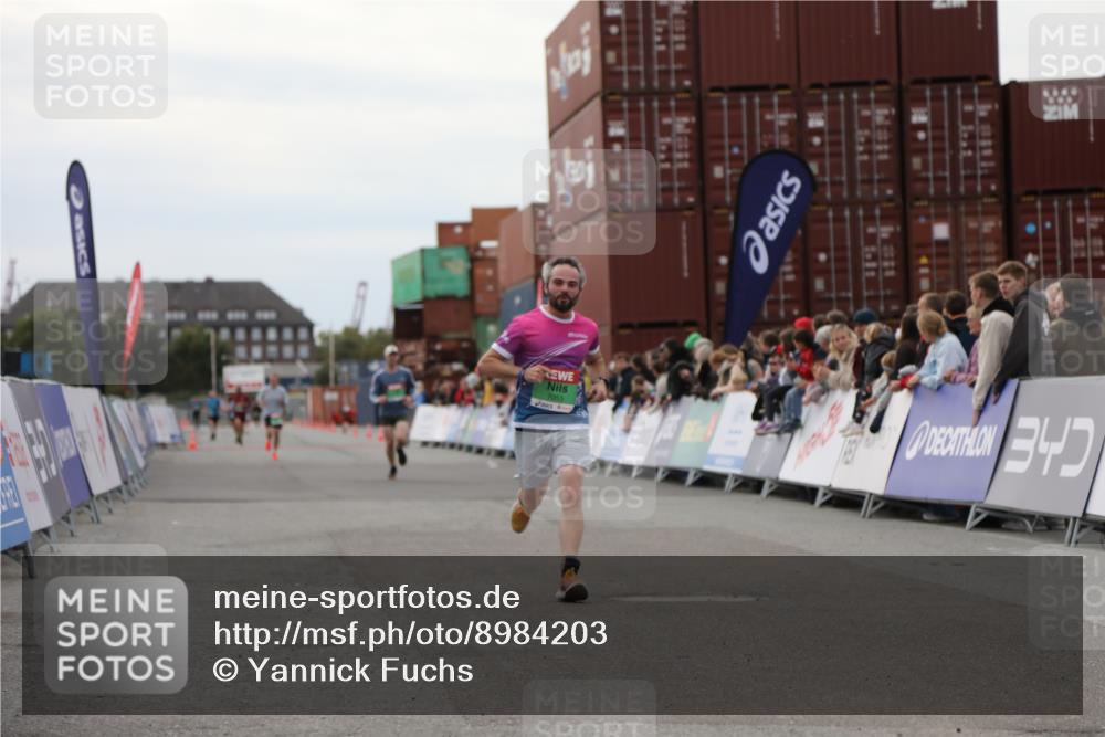 03.10.2025 - Köhlbrandbrückenlauf Yannick Fuchs http://msf.ph/oto/8984203 03.10.2025 15:55:14 Ziel 7053, 7100, 7197 meine-sportfotos.de