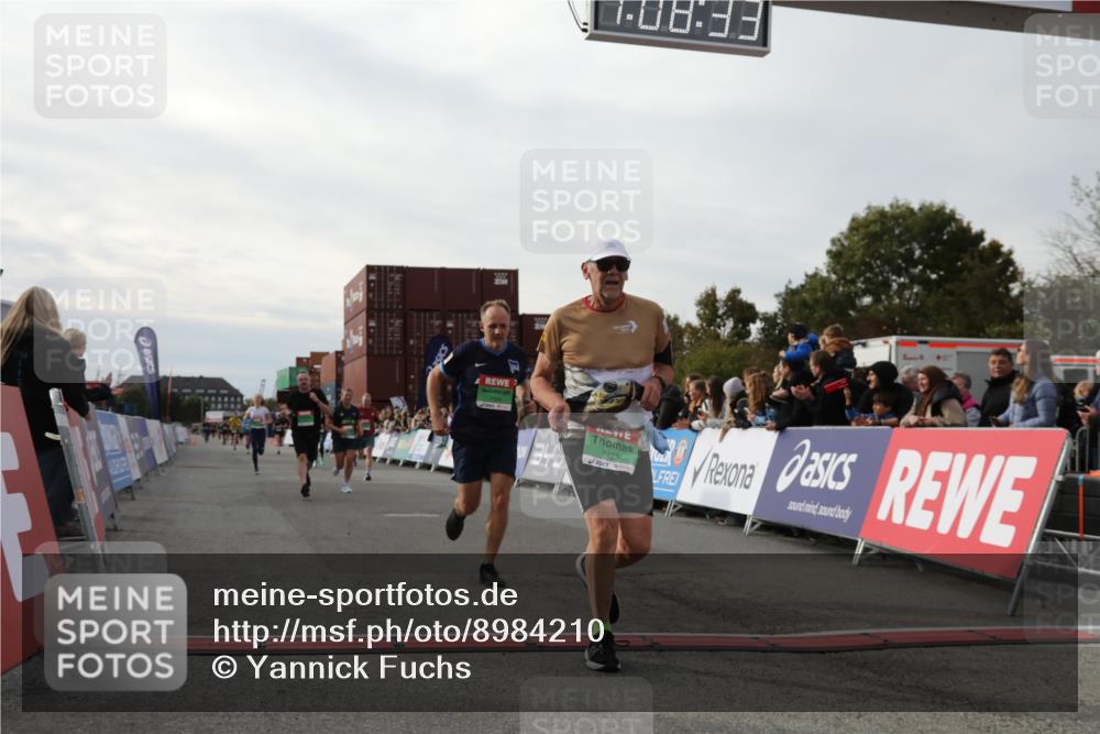 03.10.2025 - Köhlbrandbrückenlauf Yannick Fuchs http://msf.ph/oto/8984210 03.10.2025 16:08:31 Ziel 7349, 7360, 7423, 7594, 7616, 7708, 7851, 8279, 8778, 9110 meine-sportfotos.de