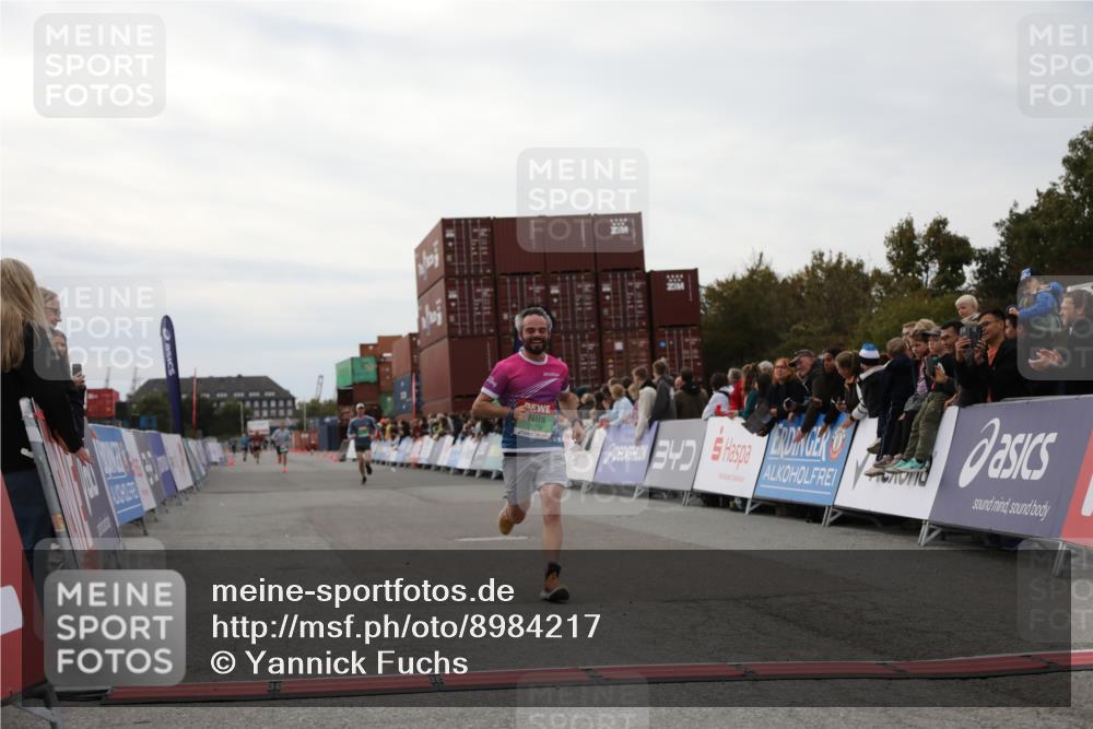 03.10.2025 - Köhlbrandbrückenlauf Yannick Fuchs http://msf.ph/oto/8984217 03.10.2025 15:55:15 Ziel 7053, 7100, 7197 meine-sportfotos.de