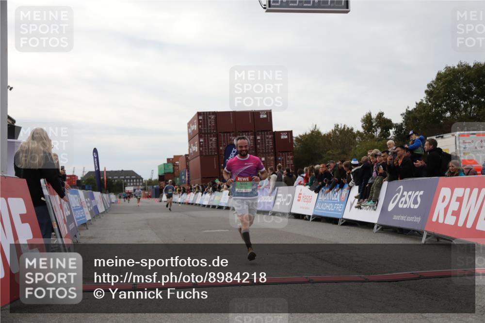 03.10.2025 - Köhlbrandbrückenlauf Yannick Fuchs http://msf.ph/oto/8984218 03.10.2025 15:55:15 Ziel 7053, 7100, 7197 meine-sportfotos.de